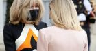 Brigitte Macron s'exprime devant la presse, au côté du ministre de l'Education Jean-Michel Blanquer, lors de sa visite d'une école d'Epinay-sur-Seine où plusieurs enfants ukrainiens réfugiés ont été accueillis. Elle a notamment abordé sa relation avec la première dame d'Ukraine, Olena Zelenska.