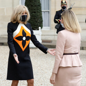 La Première dame, Brigitte Macron, au côté de la Première dame ukrainienne, Olena Volodymyrivna Zelenska pour un déjeuner de travail au palais de l'Elysée à Paris, France, le 16 avril 2021.