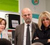 La Première Dame, Brigitte Macron, et Jean-Michel Blanquer, ministre de l'Education, lors d'une rencontre avec des enfants ukrainiens scolarisés à l'école primaire Jean-Jacques Rousseau à Epinay-sur-Seine, France, le 15 mars 2022
