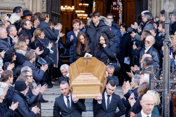 Nathalie Marquay et ses enfants Lou et Tom - La famille de Jean-Pierre Pernaut à la sortie des obsèques en la Basilique Sainte-Clotilde à Paris le 9 mars 2022. © Cyril Moreau/Bestimage