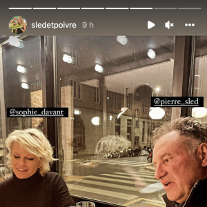 Sophie Davant et Pierre Sled, séparés mais complices au restaurant avec leur fille Valentine, en mars 2022 sur Instagram.