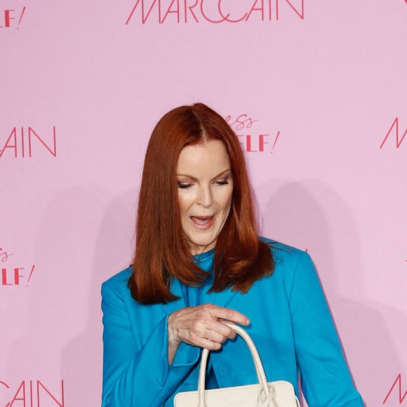 Marcia Cross assiste au défilé Marc Cain, collection automne-hiver 2022, lors de la Fashion Week de Berlin. Le 16 mars 2022.