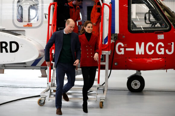 Le prince William, duc de Cambridge, Catherine Kate Middleton, duchesse de Cambridge lors d'une visite de la base de secours de Caenarfon.