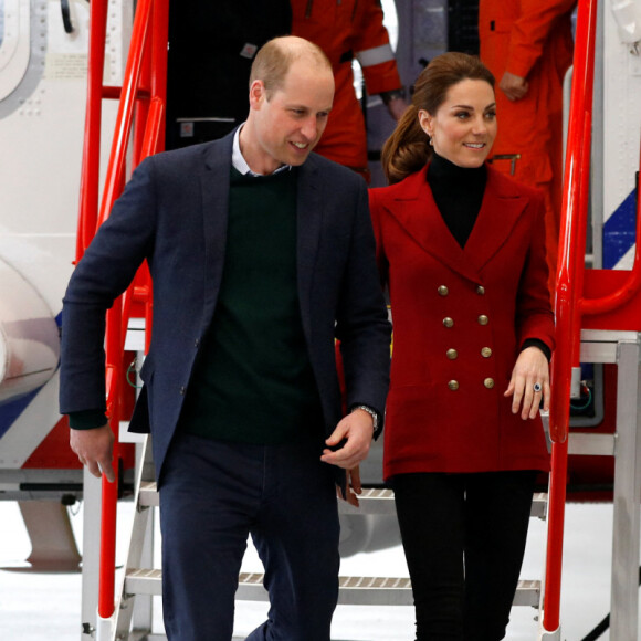 Le prince William, duc de Cambridge, Catherine Kate Middleton, duchesse de Cambridge lors d'une visite de la base de secours de Caenarfon.