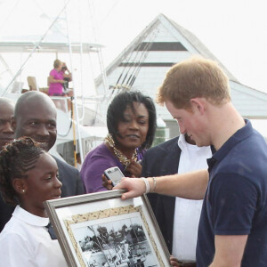 Le prince Harry lors de sa tournée aux Caraïbes (Bélize et Bahamas) en mars 2012.
