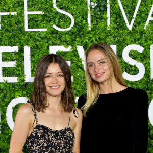 Julie Sassoust et Aurélie Pons pour la série Ici tout commence, sur le photocall du 60eme Festival de Télévision de Monte-Carlo au Grimaldi Forum à Monaco le 20 juin 2021. © Bruno Bebert/Bestimage 