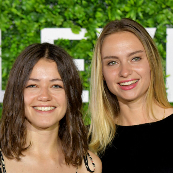 Julie Sassoust et Aurélie Pons pour la série Ici tout commence, sur le photocall du 60eme Festival de Télévision de Monte-Carlo au Grimaldi Forum à Monaco le 20 juin 2021. © Bruno Bebert/Bestimage 