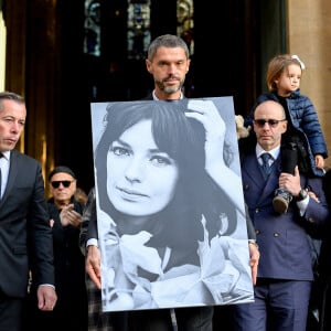 Jean-Mehdi et sa soeur Lisa Azuelos (Fils et fille de la défunte) - Sorties des obsèques de Marie Laforêt en l'église Saint-Eustache à Paris. Le 7 novembre 2019  