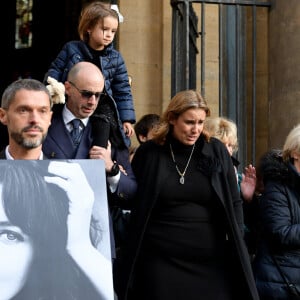 Jean-Mehdi et sa soeur Lisa Azuelos (Fils et fille de la défunte) - Sorties des obsèques de Marie Laforêt en l'église Saint-Eustache à Paris. Le 7 novembre 2019  