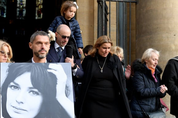 Jean-Mehdi et sa soeur Lisa Azuelos (Fils et fille de la défunte) - Sorties des obsèques de Marie Laforêt en l'église Saint-Eustache à Paris. Le 7 novembre 2019  