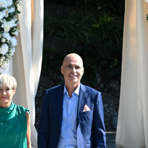 Photo officielle des experts de "Mariés au premier regard 2022" Estelle Dossin et Pascal de Sutter