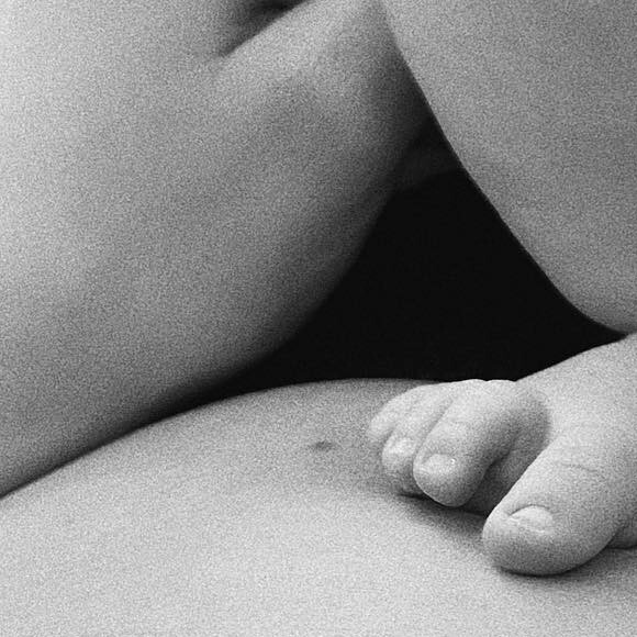 Kylie Jenner a publié des photos de sa grossesse et de la naissance de son fils suite à la mise en ligne de la vidéo "Our on son" sur YouTube le 21 mars 2022.