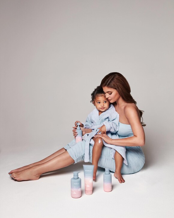 Kylie Jenner avec sa fille Stormi pour le lancemen de sa ligne Kylie Baby en septembre 2021.
