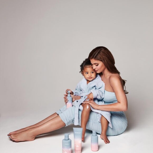 Kylie Jenner avec sa fille Stormi pour le lancemen de sa ligne Kylie Baby en septembre 2021.