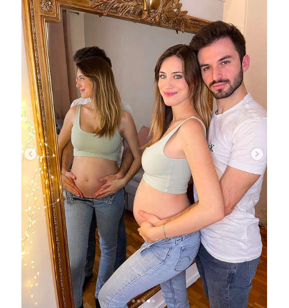 Jade Simon-Abadie qui était Miss Centre Val-de-Loire lors de l'élection de Miss France 2020 est enceinte de son premier enfant.