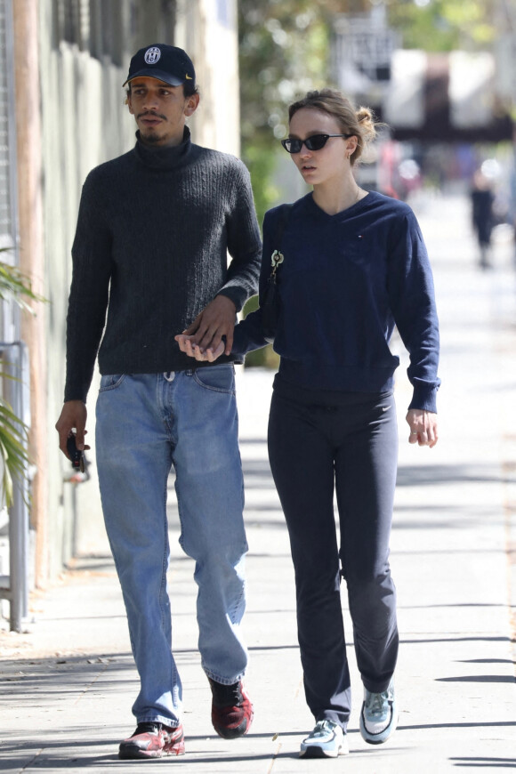 Exclusif - Lily-Rose Depp et son petit ami Yassine Stein vont prendre leur petit-déjeuner à West Hollywood le 7 mars 2022.