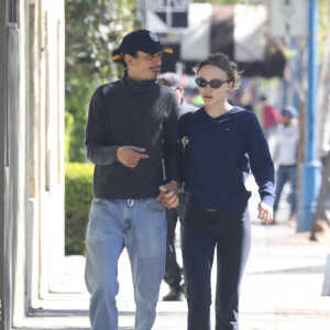 Exclusif - Lily-Rose Depp et son petit ami Yassine Stein vont prendre leur petit-déjeuner à West Hollywood le 7 mars 2022.