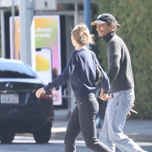 Exclusif - Lily-Rose Depp et son petit ami Yassine Stein vont prendre leur petit-déjeuner à West Hollywood le 7 mars 2022.