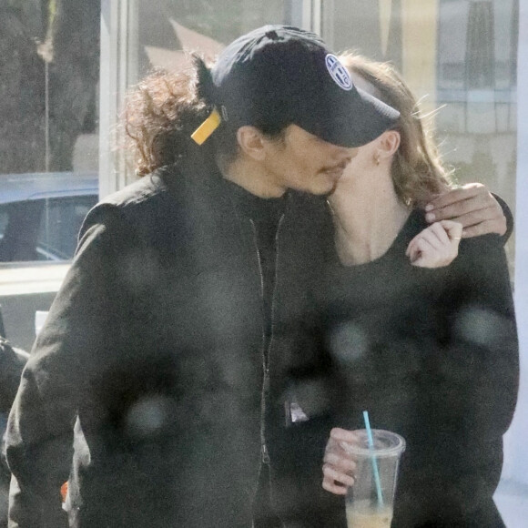 Exclusif - Lily-Rose Depp et son petit ami Yassine Stein vont déjeuner chez "Astroburger" à Los Angeles, le 6 février 2022. 
