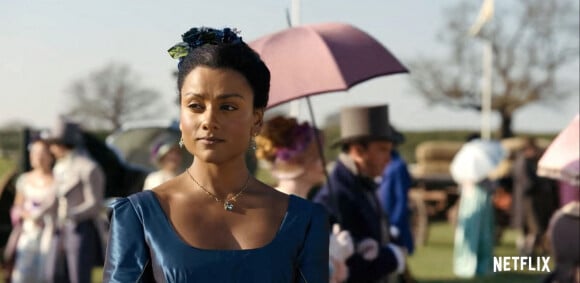 Simone Ashley incarne Kate Sharma dans la série "La Chronique des Bridgerton".