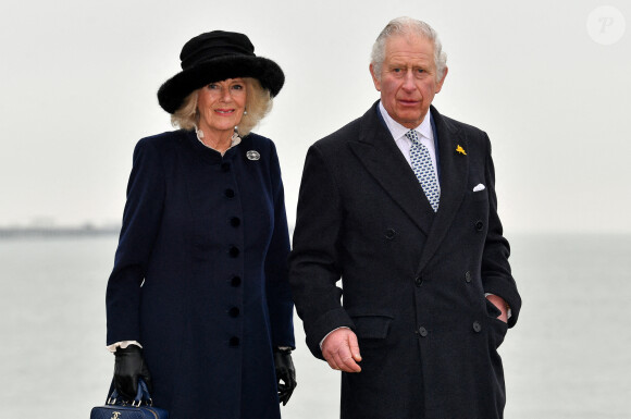 Le prince Charles, prince de Galles, et Camilla Parker Bowles, duchesse de Cornouailles, visitent Southend-on-Sea, le 1er mars 2022. Sur place, le couple princier a inauguré un train écologique avant d'aller à la rencontre de la population. Le 1er mars 2022. 