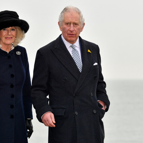 Le prince Charles, prince de Galles, et Camilla Parker Bowles, duchesse de Cornouailles, visitent Southend-on-Sea, le 1er mars 2022. Sur place, le couple princier a inauguré un train écologique avant d'aller à la rencontre de la population. Le 1er mars 2022. 