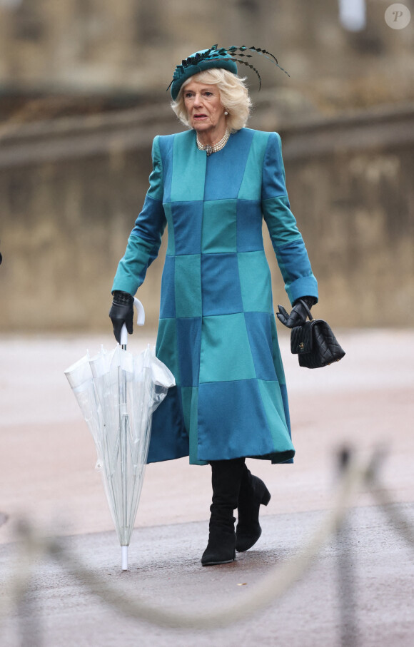 Camilla Parker Bowles, duchesse de Cornouailles, arrive à la messe de Noël à la Chapelle Saint-George du château de Windsor, le 25 décembre 2021. 