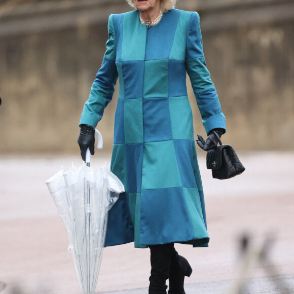Camilla Parker Bowles, duchesse de Cornouailles, arrive à la messe de Noël à la Chapelle Saint-George du château de Windsor, le 25 décembre 2021. 