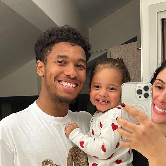 Coralie Porrovecchio et Boubacar Kamara avec leur fils Leeroy
