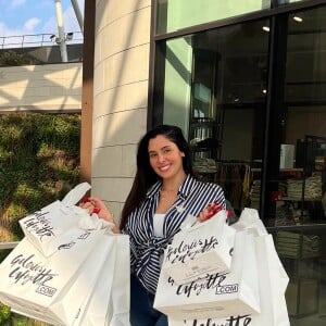 Coralie Porrovecchio en pleine séance de shopping