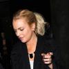 Lindsay Lohan sort de la boutique Alice et Olivia après une séance shopping avec une amie à Los Angeles le 18 janvier 2010