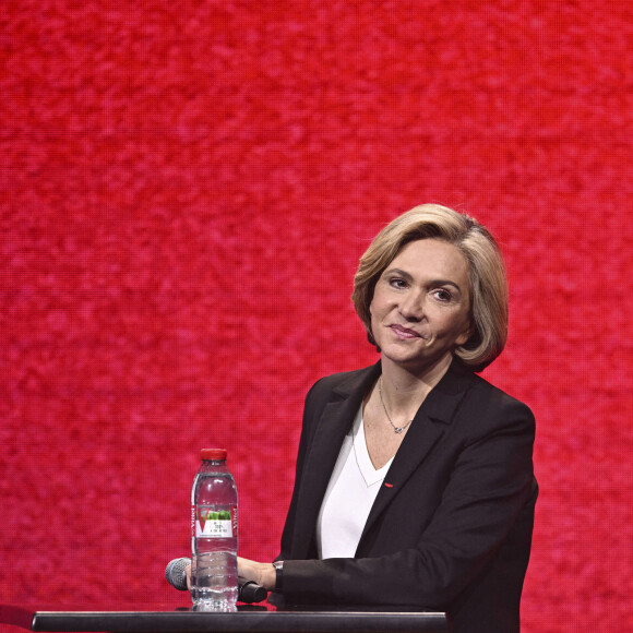Valérie Pécresse - Les candidats à l'élection présidentielle participent au "grand débat des valeurs" organisé par Valeurs actuelles et l'association Les Éveilleurs au parc des expositions à Paris le 22 mars 2022.