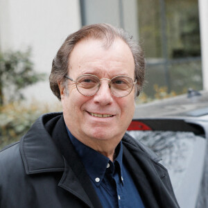 Exclusif - Daniel Russo - Arrivées à l'enregistrement de l'émission "Vivement dimanche" au Studio Gabriel, diffusée le 27 mars 2022 sur France 2. © Christophe Clovis / Bestimage 