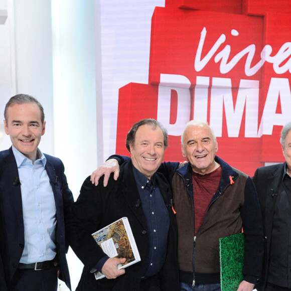 Exclusif - Emmanuel Chaunu, Franck Ferrand, Daniel Russo, Michel Fugain, Michel Drucker et Annie Samson - Enregistrement de l'émission "Vivement dimanche" presentée par M.Drucker au studio Gabriel, à Paris, France, le 13 mars 2022. Diffusion sur France 2 le 27 mars 2022. © Guillaume Gaffiot/Bestimage 