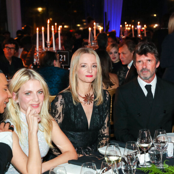 Olivier Rousteing, Mélanie Laurent, Delphine Arnault et Paul Emmanuel Reiffers assistent au dîner de l'association AEM (Un Avenir pour les Enfants du Monde), au profit des enfants du Rwanda, au Pavillon Ledoyen à Paris. Le 24 mars 2022 © Borde-Rindoff / Bestimage