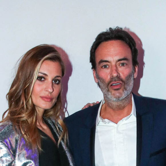 Anthony Delon et sa compagne Sveva Alviti assistent au dîner de l'association AEM (Un Avenir pour les Enfants du Monde), au profit des enfants du Rwanda, au Pavillon Ledoyen à Paris. Le 24 mars 2022 © Borde-Rindoff / Bestimage