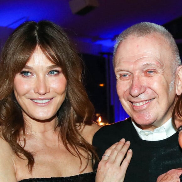 Carla Bruni-Sarkozy, Jean-Paul Gaultier et Babeth Djian - Dîner de l'association AEM, au profit des enfants du Rwanda, au Pavillon Ledoyen à Paris. Le 24 mars 2022. © Borde-Rindoff / Bestimage