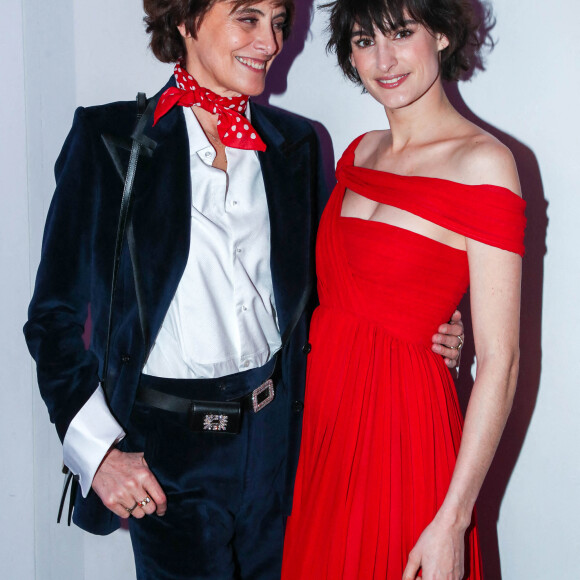 Inès de la Fressange et sa fille Nine d'Urso - Dîner de l'association AEM, au profit des enfants du Rwanda, au Pavillon Ledoyen à Paris. Le 24 mars 2022. © Borde-Rindoff / Bestimage