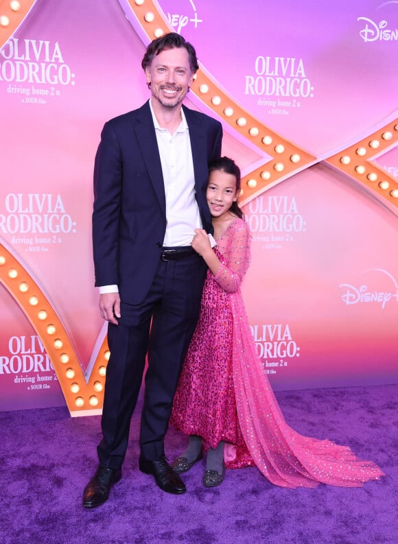 Justin Warbrooke et Chloe Warbrooke à la première de la série Disney + "Olivia Rodrigo: Driving Home 2 U (A Sour Film)" à Los Angeles, le 24 mars 2022. 