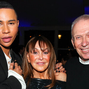 Olivier Rousteing, Babeth Djian et Jean-Paul Gaultier - People au dîner de l'association AEM (Un Avenir pour les Enfants du Monde), au profit des enfants du Rwanda, au Pavillon Ledoyen à Paris. Le 24 mars 2022 © Borde-Rindoff / Bestimage 