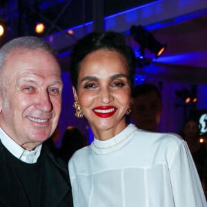 Jean-Paul Gaultier et Farida Khelfa - People au dîner de l'association AEM (Un Avenir pour les Enfants du Monde), au profit des enfants du Rwanda, au Pavillon Ledoyen à Paris. Le 24 mars 2022 © Borde-Rindoff / Bestimage 