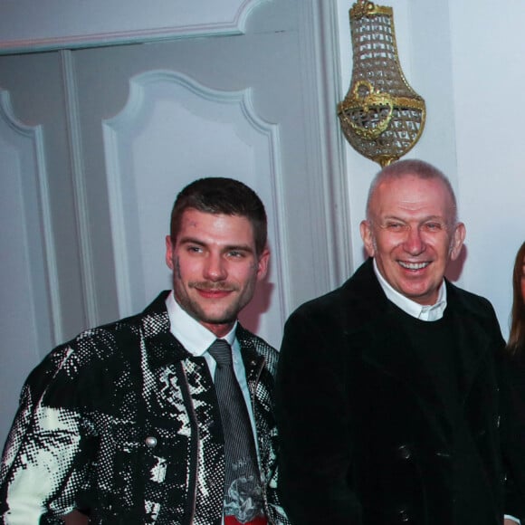 Jean-Paul Gaultier et Babeth Djian - People au dîner de l'association AEM (Un Avenir pour les Enfants du Monde), au profit des enfants du Rwanda, au Pavillon Ledoyen à Paris. Le 24 mars 2022 © Borde-Rindoff / Bestimage 