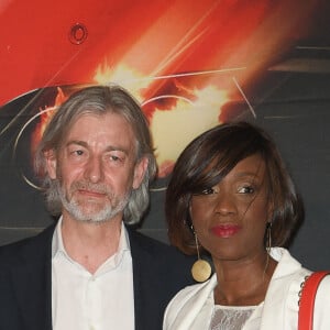 Gilles Verdez et sa compagne Fatou - Avant-première du film "Taxi 5" au cinéma le Grand Rex à Paris, France, le 8 avril 2018. © Coadic Guirec/Bestimage