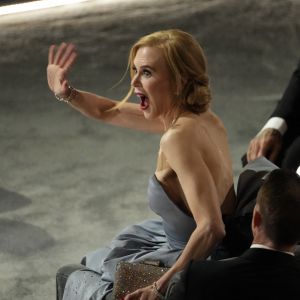 Nicole Kidman lors de la cérémonie des Oscars à Los Angeles. Son expression faciale est devenue un "meme" lorsqu'elle a été associée à la réaction à la gifle donnée par Will Smith à Chris Rock