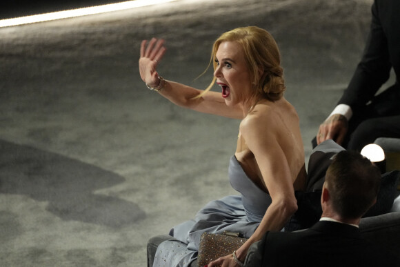 Nicole Kidman lors de la cérémonie des Oscars à Los Angeles. Son expression faciale est devenue un "meme" lorsqu'elle a été associée à la réaction à la gifle donnée par Will Smith à Chris Rock