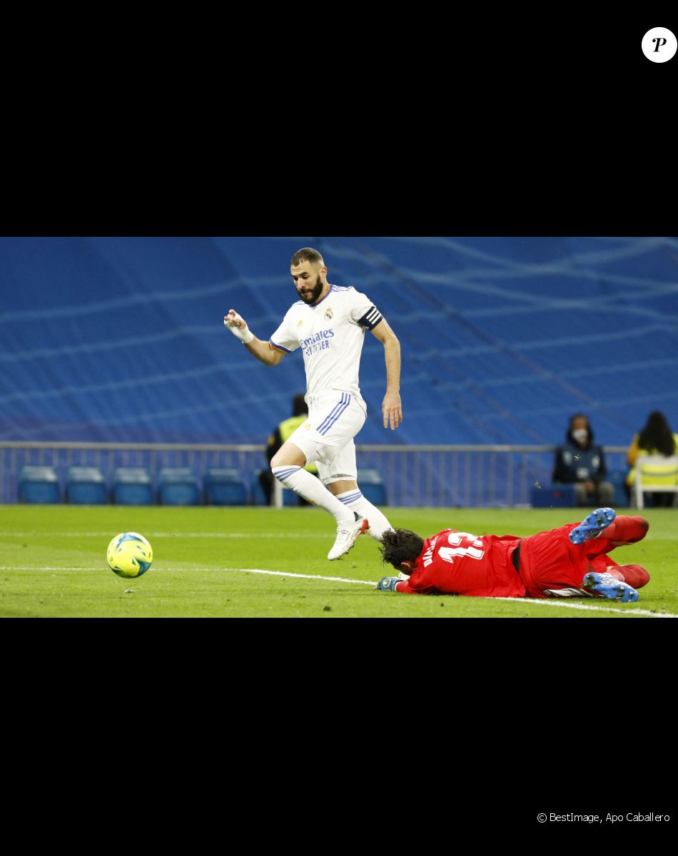 Karim Benzema lors du match de football "Real Madrid vs Rayo Vallecano" au stade Bernabeu à Madrid. Le 6 novembre 2021 © Apo Caballero-DAX / Zuma Press / Bestimage