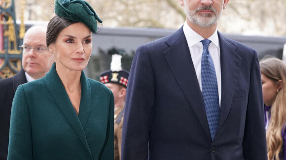 Hommage au prince Philip : Letizia et Felipe d'Espagne soudés et émus en mémoire du duc d'Edimbourg