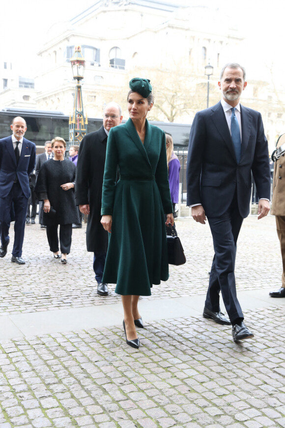 La reine Consort Letizia d'Espagne et le roi Felipe VI arrivent pour la messe en hommage au duc d'Edimbourg à l'abbaye de Westminster à Londres, le 29 mars 2022 / Photo by Stephen Lock / i-Images/ABACAPRESS.COM