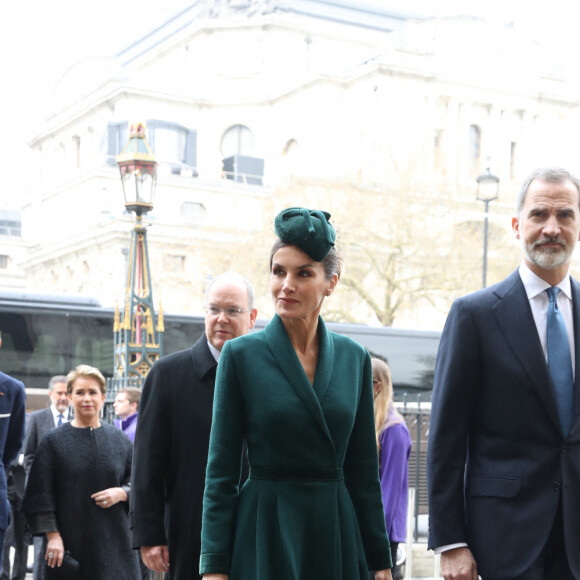 La reine Consort Letizia d'Espagne et le roi Felipe VI arrivent pour la messe en hommage au duc d'Edimbourg à l'abbaye de Westminster à Londres, le 29 mars 2022 / Photo by Stephen Lock / i-Images/ABACAPRESS.COM