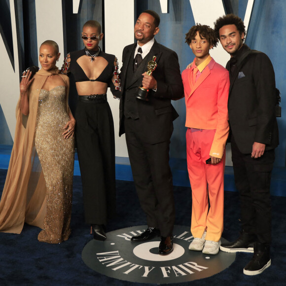 Jada Pinkett-Smith, Willow Smith, Will Smith, Jaden Smith et Trey Smith au photocall de la soirée "Vanity Fair" lors de la 94ème édition de la cérémonie des Oscars à Los Angeles, le 27 mars 2022.